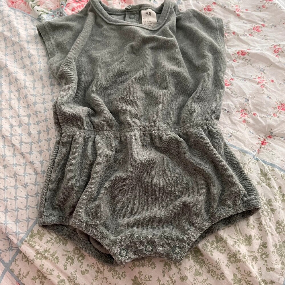 H&M Sage Green Terry Cloth Summer Sunsuit Romper 4-6 Months